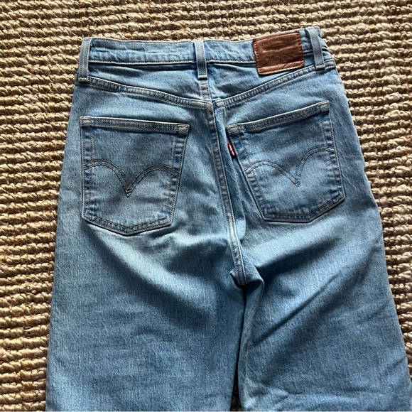Levi’s Ribcage Straight Leg Jeans - Picture 6 of 6